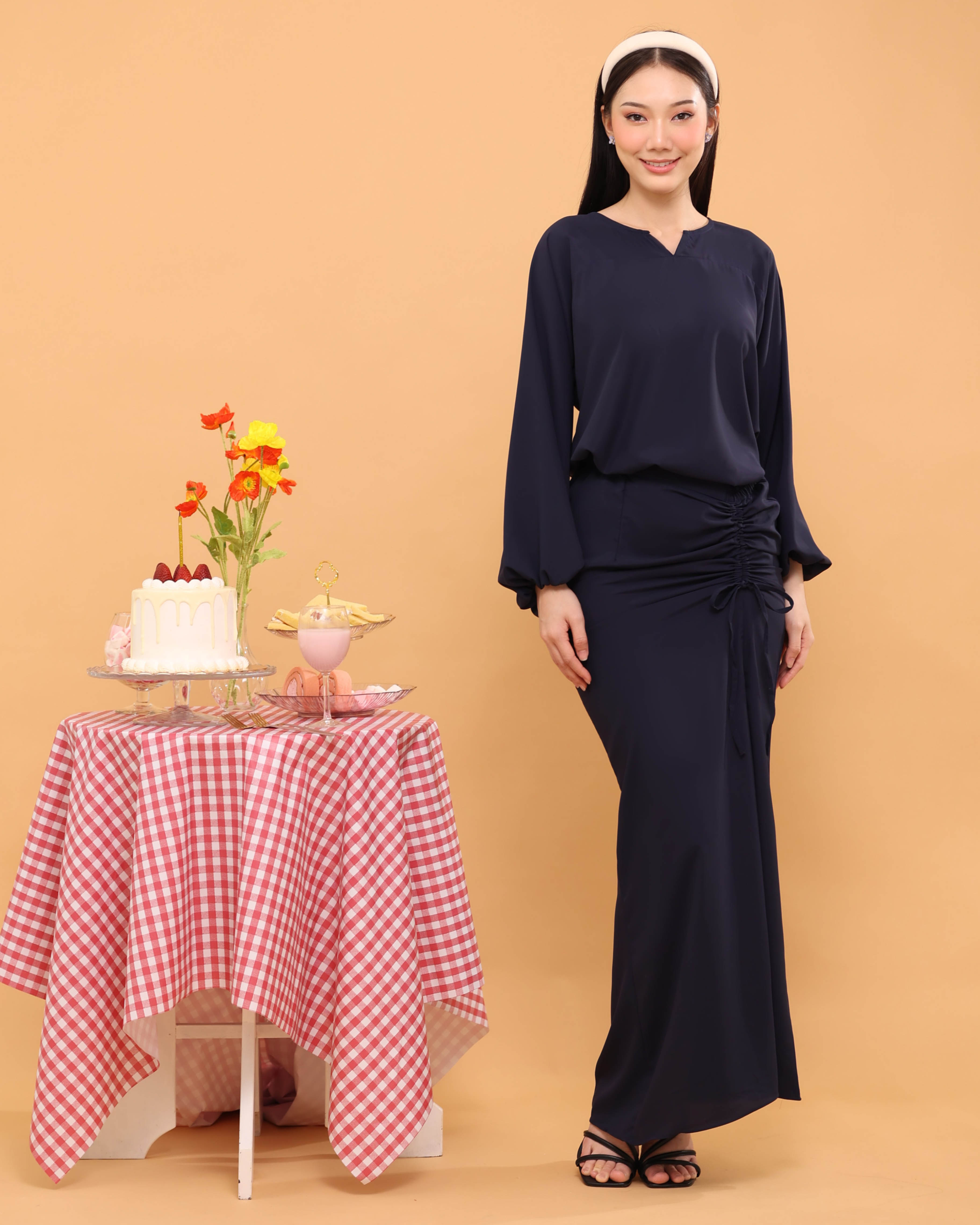 NALEEN SET IN NAVY